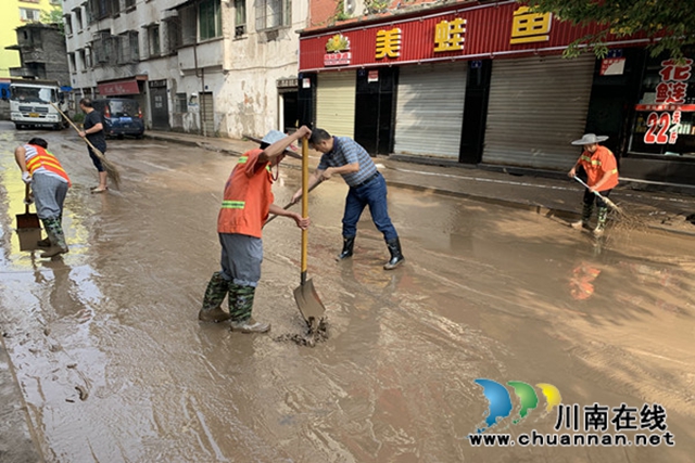 合江县司法局：党员干部众志成城抗洪抢险(图3)