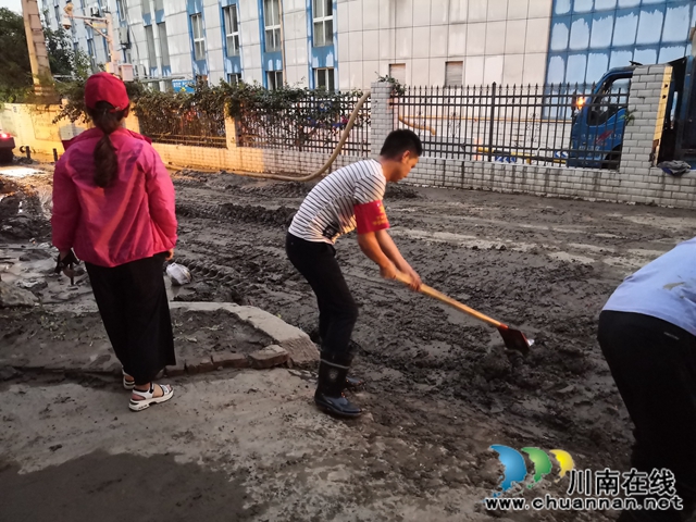 龙马潭区小市街道防汛：风雨同行，暖心你我(图5)