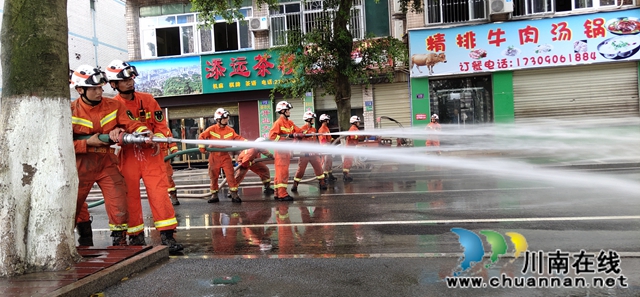 龙马潭区小市街道防汛：风雨同行，暖心你我(图2)