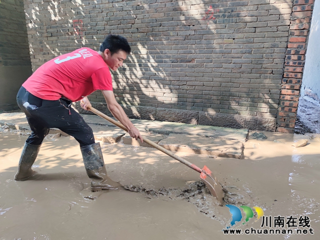 泸县太伏镇：连续作战 清淤在行动(图4)