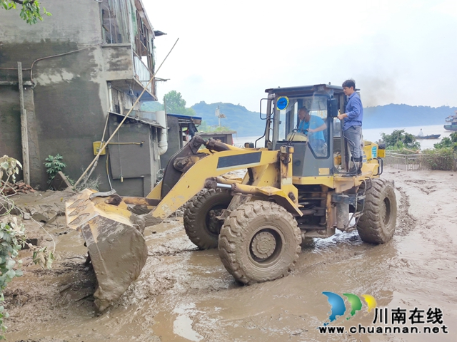 泸县太伏镇：连续作战 清淤在行动(图5)