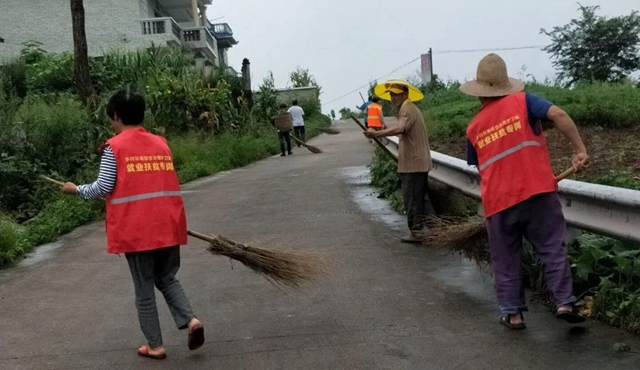 答好“收官试卷”！内江市实施就业扶贫“百日攻坚”行动(图2)