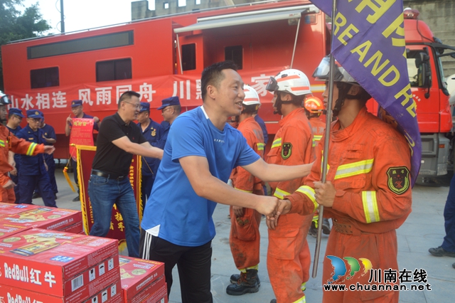 江阳区北城街道感谢慰问贵州消防部队支援清淤(图3)