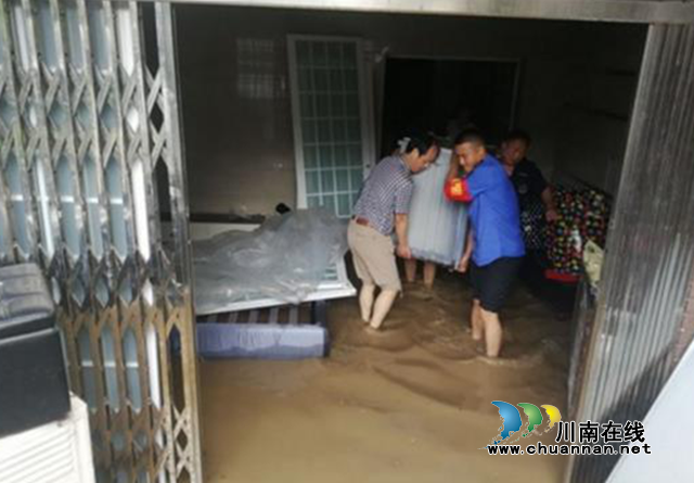 龙马潭区综合行政执法局：能抗疫情也能战胜洪水，我们一直都在！(图2)