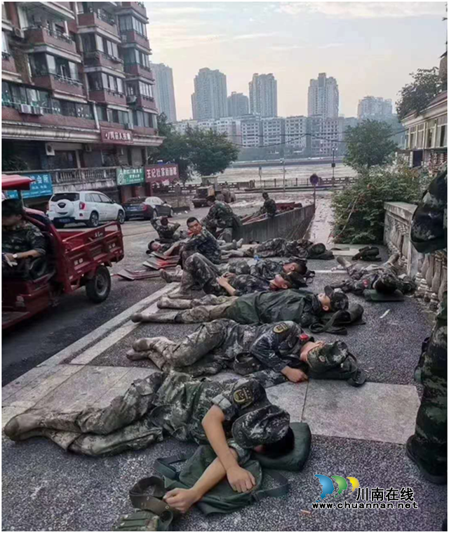 龙马潭区综合行政执法局：能抗疫情也能战胜洪水，我们一直都在！(图3)