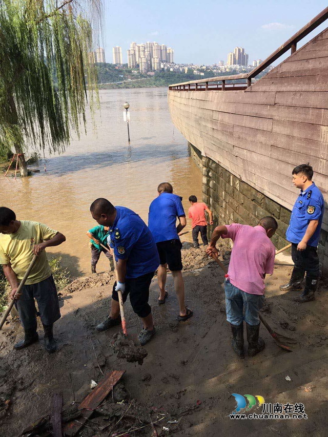 江阳区北城街道：为了美丽滨江路，城管奋战清淤第一线(图3)