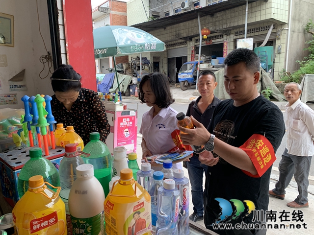 内江经开区靖民镇凉风社区：网格员检查辖区食品，为村民保驾护航(图2)