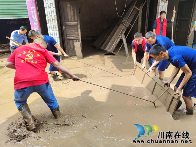 泸县太伏镇：人民至上 筑牢防洪抢险坚固防线(图3)