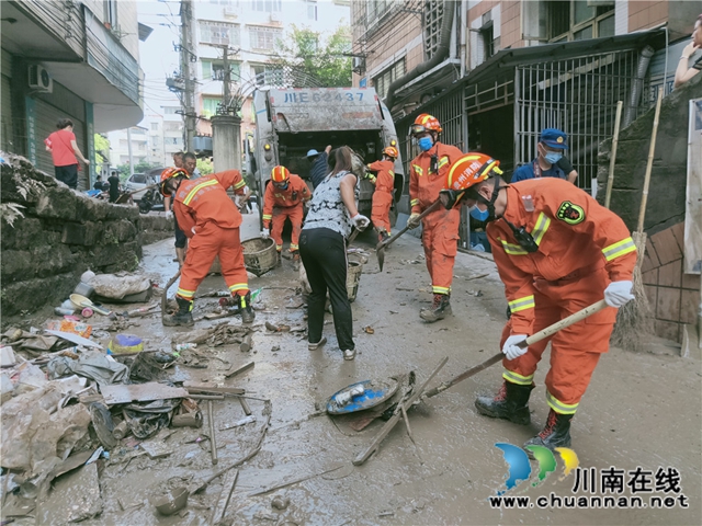 贵州安顺市消防救援支队千里驰援 一篇丹心连合江！(图2)