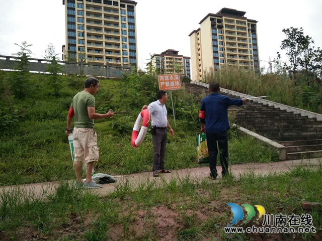 泸县玉蟾街道开展河长制及禁钓巡查工作(图2)