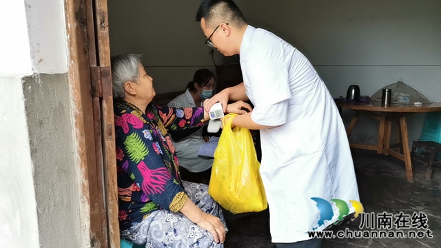 泸县玉蟾街道开展免费体检活动(图2)
