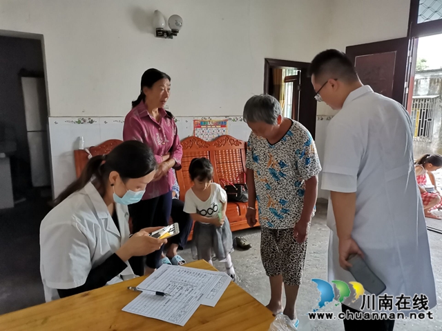 泸县玉蟾街道开展免费体检活动