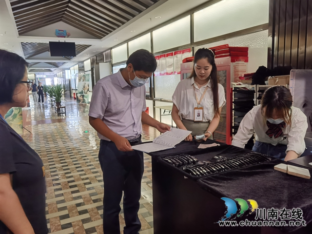 江阳区华阳街道深入辖区影院开展消防安全检查(图2)