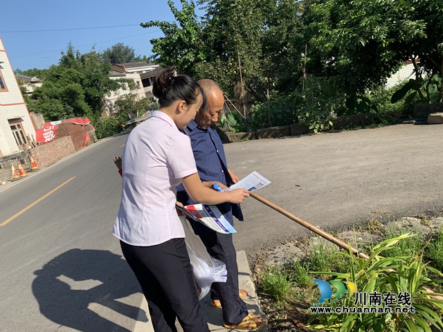 内江经开区靖民镇凉风社区：网格员积极开展医保政策宣传，保障村民参保权益