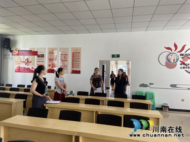 泸县玉蟾街道督导社区阵地亲民化改造工作(图2)