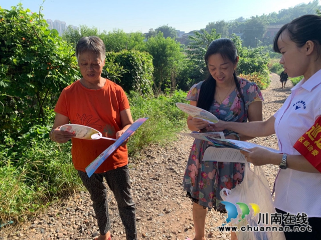 内江经开区靖民镇凉风社区:积极开展扫黑除恶宣传(图2)