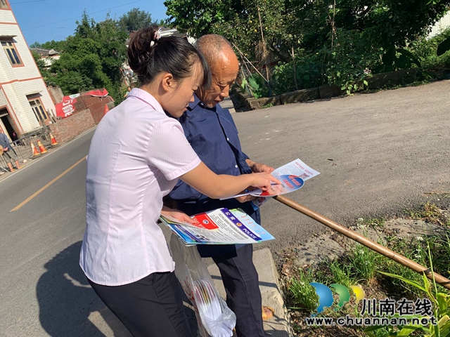内江经开区靖民镇凉风社区:积极开展扫黑除恶宣传