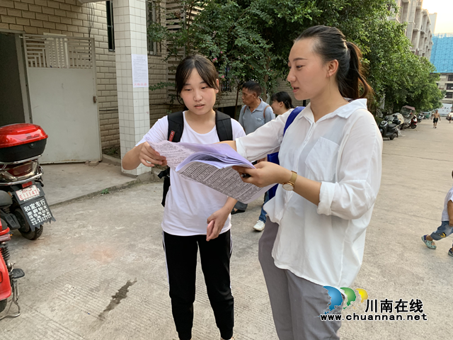 纳溪法院认真组织开展创文入户宣传志愿服务活动