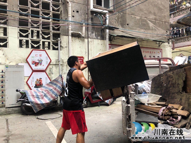 龙马潭区小市街道：“志愿红”助力全国文明城市建设(图3)