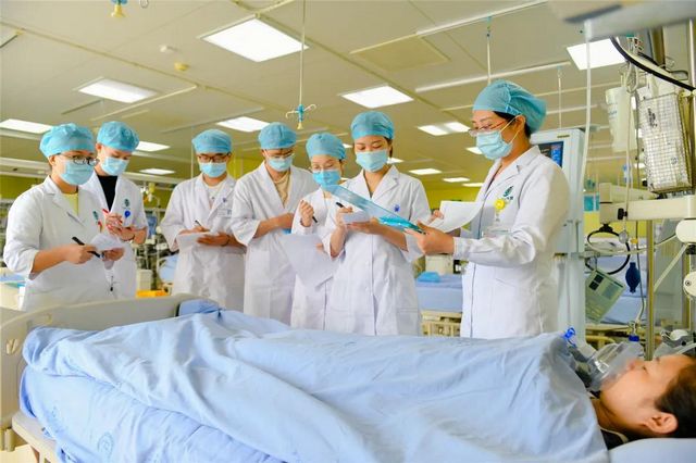 【风雨70载·辉煌忠山】借台呼吸机就从鬼门关救回一条生命，你们很牛！(图3)