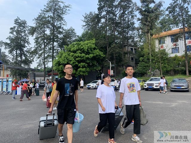 泸县建校2020级新生报到工作圆满结束