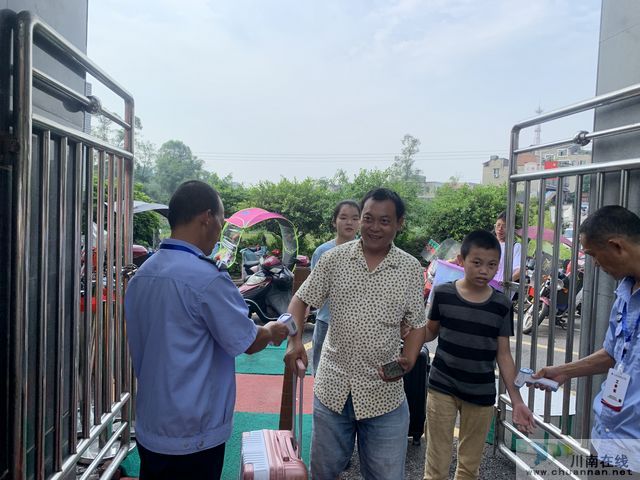 泸县建校2020级新生报到工作圆满结束(图2)