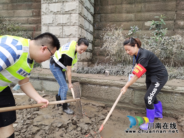 江阳区人大代表仲为抗洪事迹：保护居民的生命财产安全，这是我的责任！(图2)