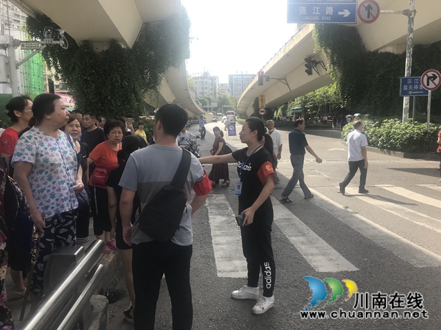 江阳区人大代表仲为抗洪事迹：保护居民的生命财产安全，这是我的责任！(图3)