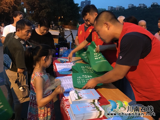 龙马潭区红星街道：“傍晚行动”让文明城市建设入脑入心