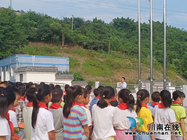 纳溪区天仙镇中心小学开展别样的开学典礼(图2)