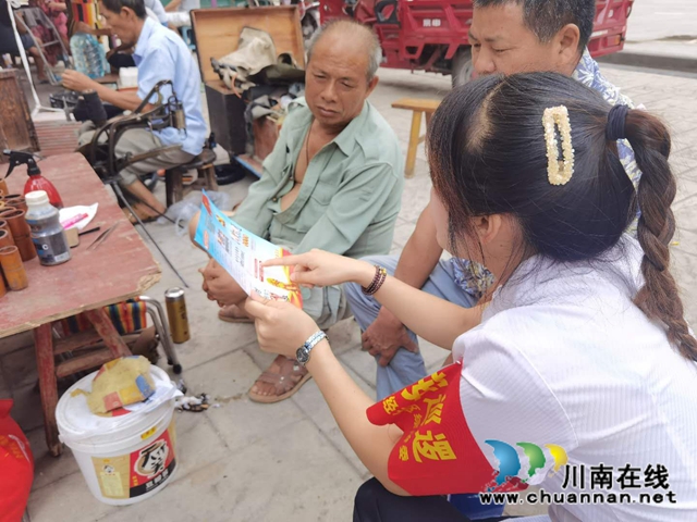 内江经开区靖民镇寿溪桥社区：持续开展扫黑除恶宣传，携手居民共创平安辖区