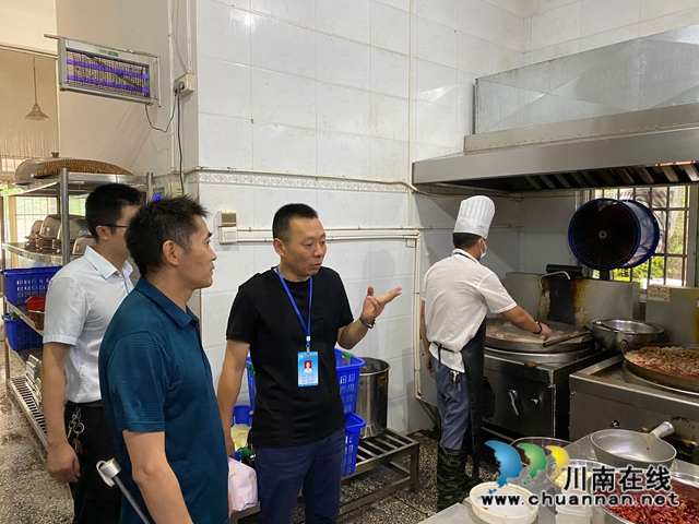 泸县云龙镇开展校园安全检查工作