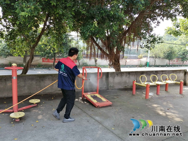 泸县玉蟾街道积极开展公共区域消杀工作