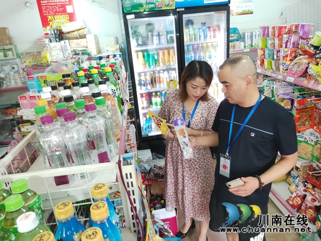 龙马潭区小市市场监管所对学校食堂及校园周边进行专项检查