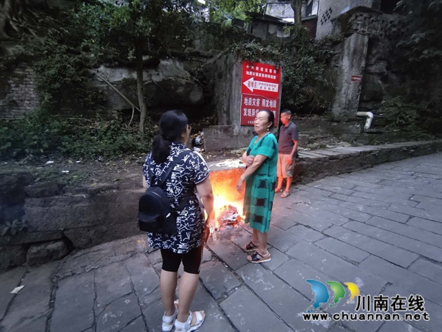 龙马潭区小市街道多措并举做实禁烧活动