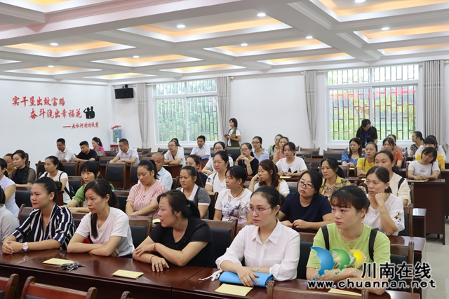 泸县云龙镇举行村（社区）后备干部公开选拔面试(图2)