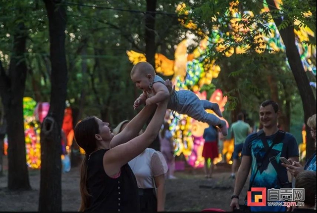 灯城自贡,靠什么点亮全球“朋友圈”?(图5) 灯城自贡,靠什么点亮全球“朋友圈”?(图5)