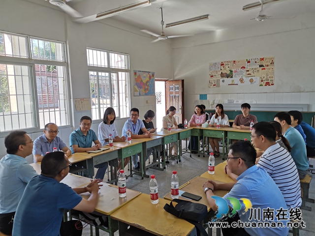 郑尚贵到泸县百和镇肖坳村小开展慰问工作(图2)