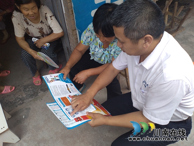 内江经开区靖民镇双雁社区开展打击电信诈骗违法犯罪宣传活动(图2)