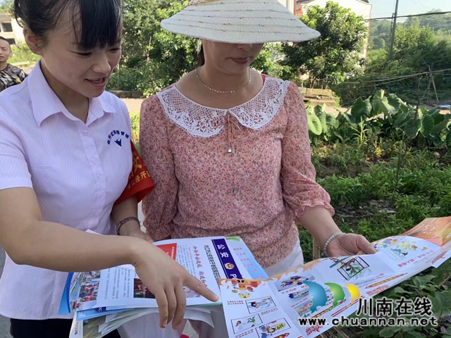 内江经开区靖民镇凉风社区积极开展防诈骗宣传活动(图2)