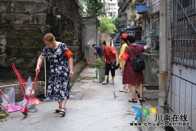 龙马潭区小市街道：退休党员发挥余热 助力文明城市建设(图4)