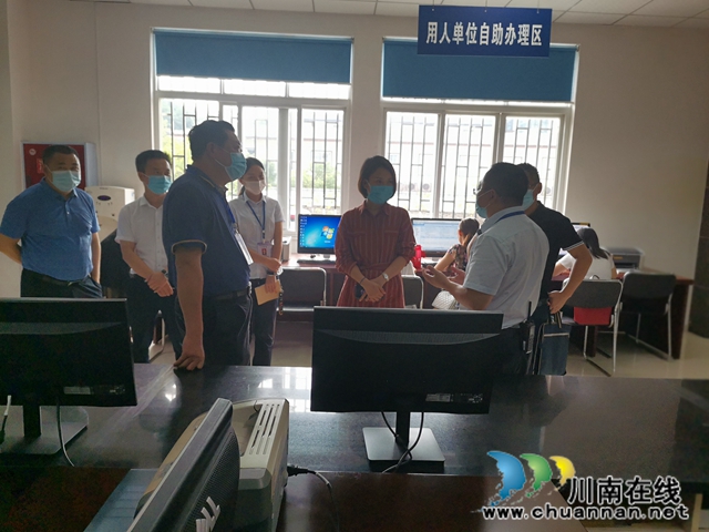 赵安清督查区行政审批局全国文明城市和“零证明”城市创建工作