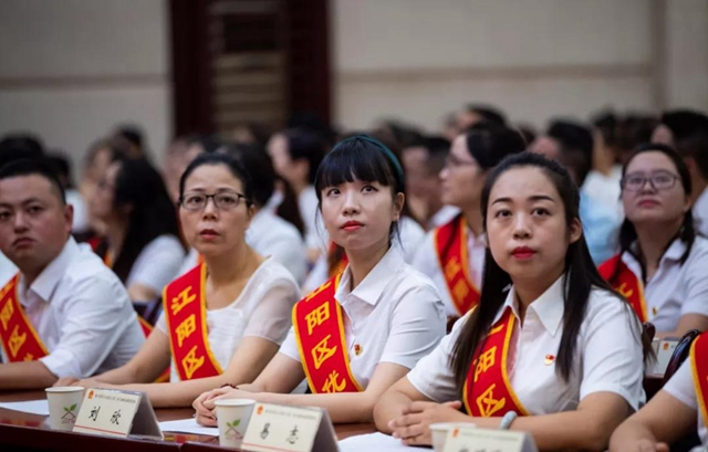 全区表扬！江阳表彰了一批优秀“园丁”，有你的恩师吗？(图2)