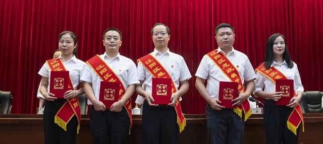 全区表扬！江阳表彰了一批优秀“园丁”，有你的恩师吗？(图9)