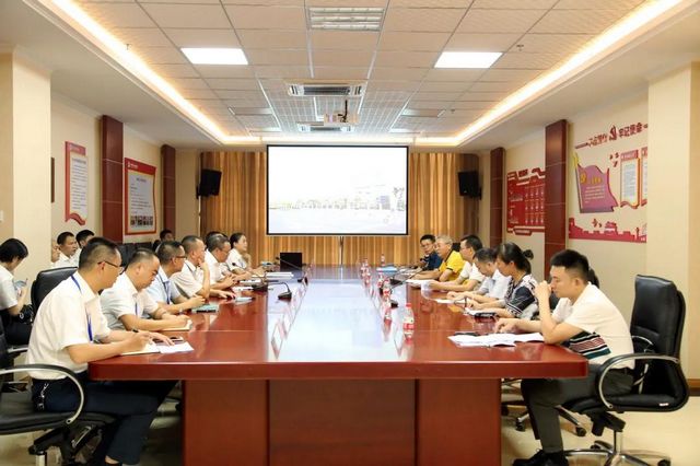 西南医科大学到泸州市人医调研指导并签订协议(图1) 西南医科大学到泸州市人医调研指导并签订协议(图1)