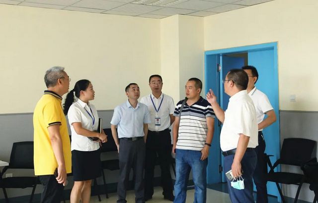 西南医科大学到泸州市人医调研指导并签订协议(图2) 西南医科大学到泸州市人医调研指导并签订协议(图2)