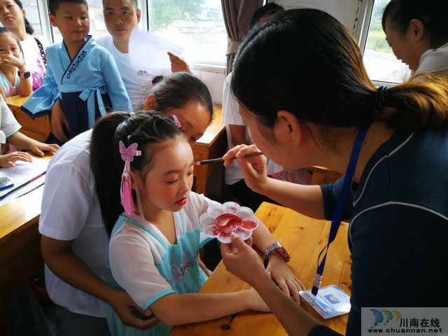 叙永县东大街小学举行“开笔启蒙 立德立人”新生开笔礼仪式(图4)