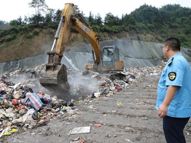 1500余斤!宜宾集中销毁一批未经检疫和检验猪肉(图1) 1500余斤!宜宾集中销毁一批未经检疫和检验猪肉(图1)