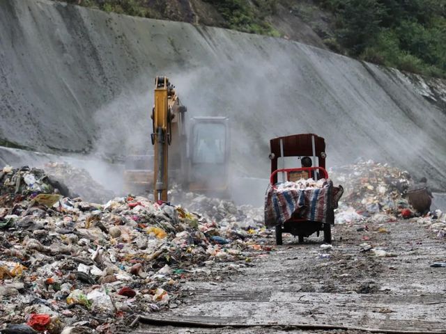 1500余斤!宜宾集中销毁一批未经检疫和检验猪肉(图2) 1500余斤!宜宾集中销毁一批未经检疫和检验猪肉(图2)