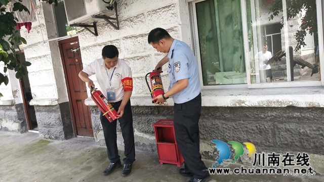 内江经开区靖民镇双雁社区：持续开展消防检查，确保辖区“双节”安全(图2)